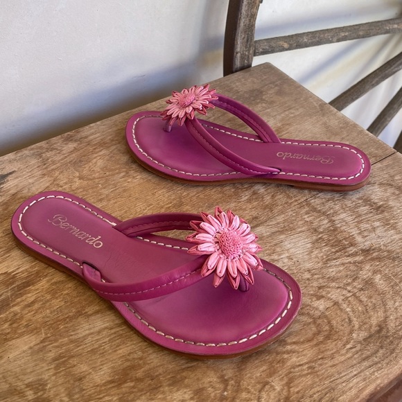 BERNARDO Pink Leather Flip Flop Sandals Hand Woven Raffia Flower 7M Spain Cute! - Picture 7 of 12